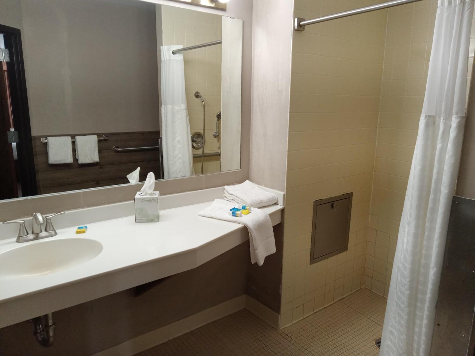 Paradise Shores Hotel Holcombe Ngoại thất bức ảnh